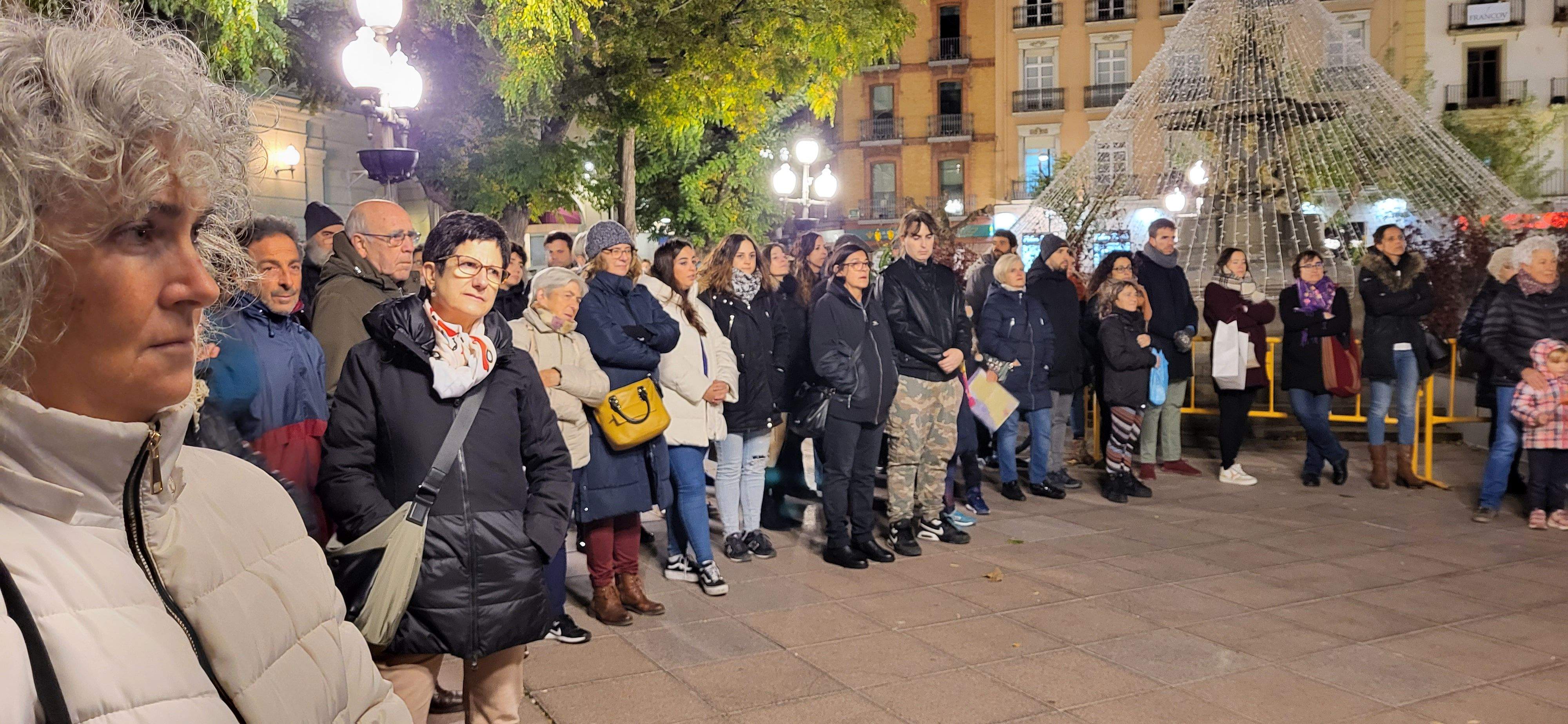 Concentración por el fin de la violencia contra las mujeres en Huesca