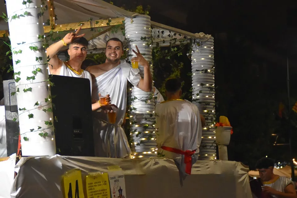 Concurso de carrozas en la primera jornada de las fiestas de Monzón.