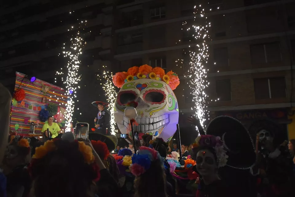 Concurso de carrozas en la primera jornada de las fiestas de Monzón.