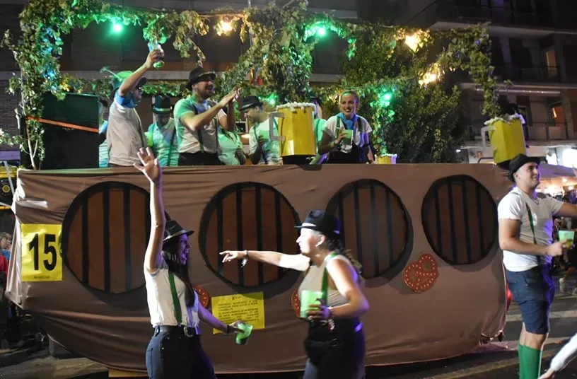 Concurso de carrozas en la primera jornada de las fiestas de Monzón.