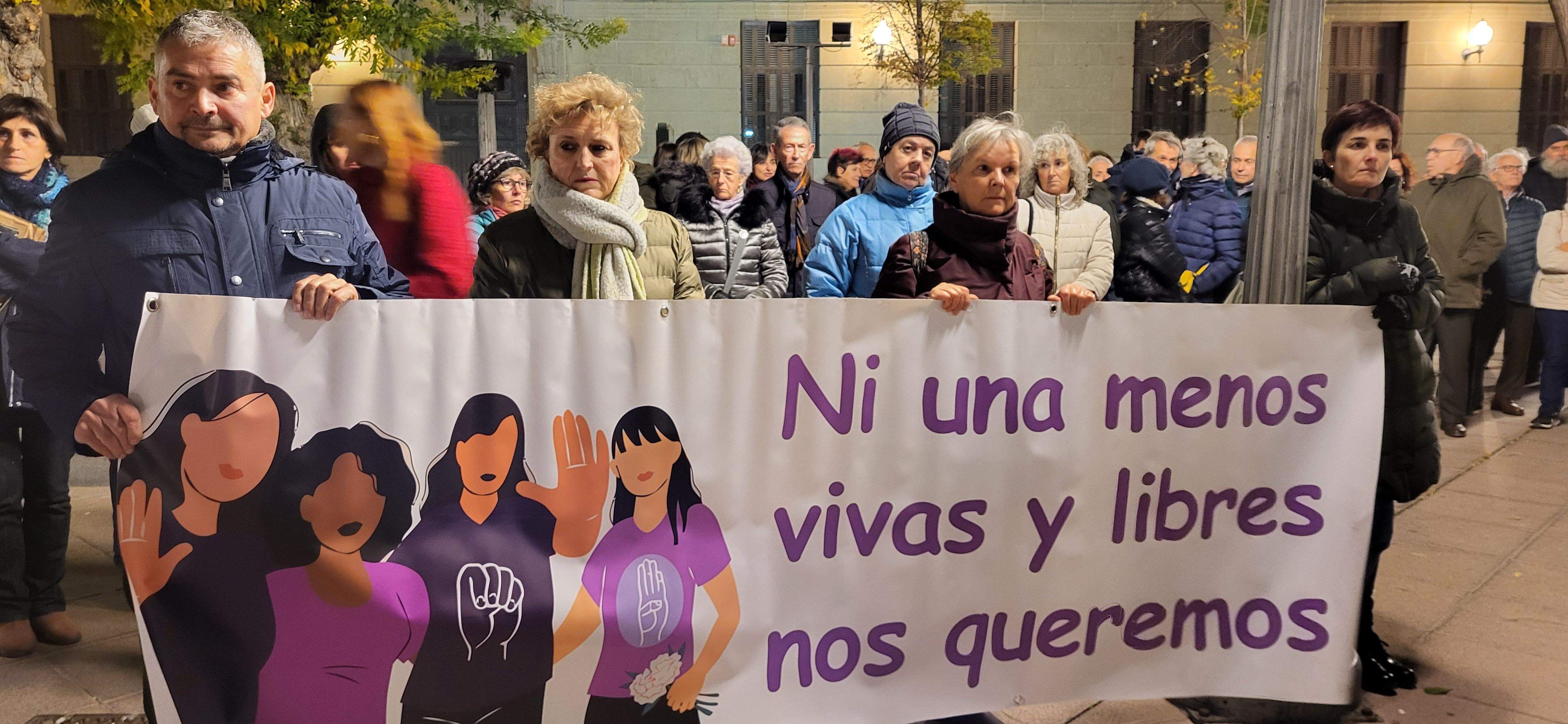 Concentración por el fin de la violencia contra las mujeres en Huesca
