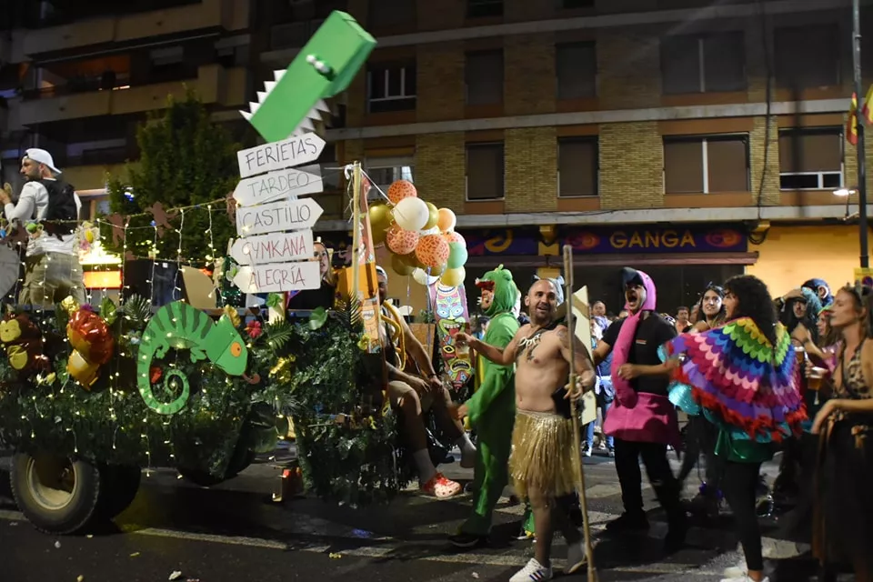 Concurso de carrozas en la primera jornada de las fiestas de Monzón.