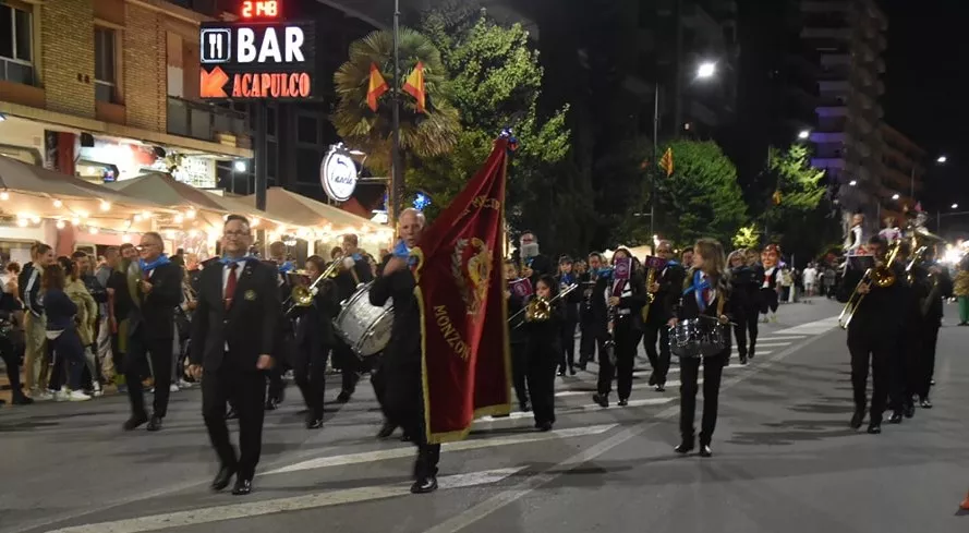Concurso de carrozas en la primera jornada de las fiestas de Monzón.