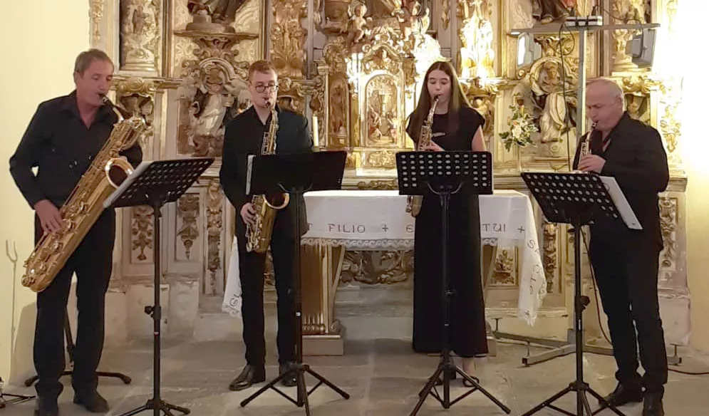 El Cuarteto Ciudad de Sabiñánigo en el Puente de Sabiñánigo.