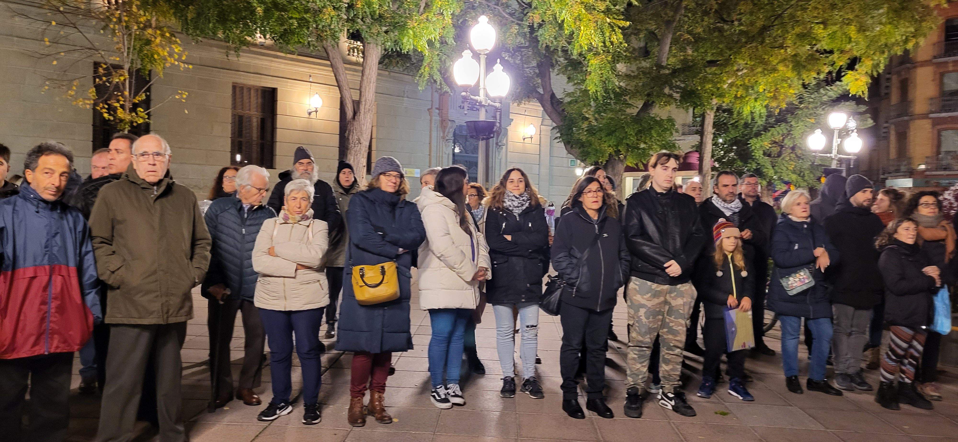 Concentración por el fin de la violencia contra las mujeres en Huesca