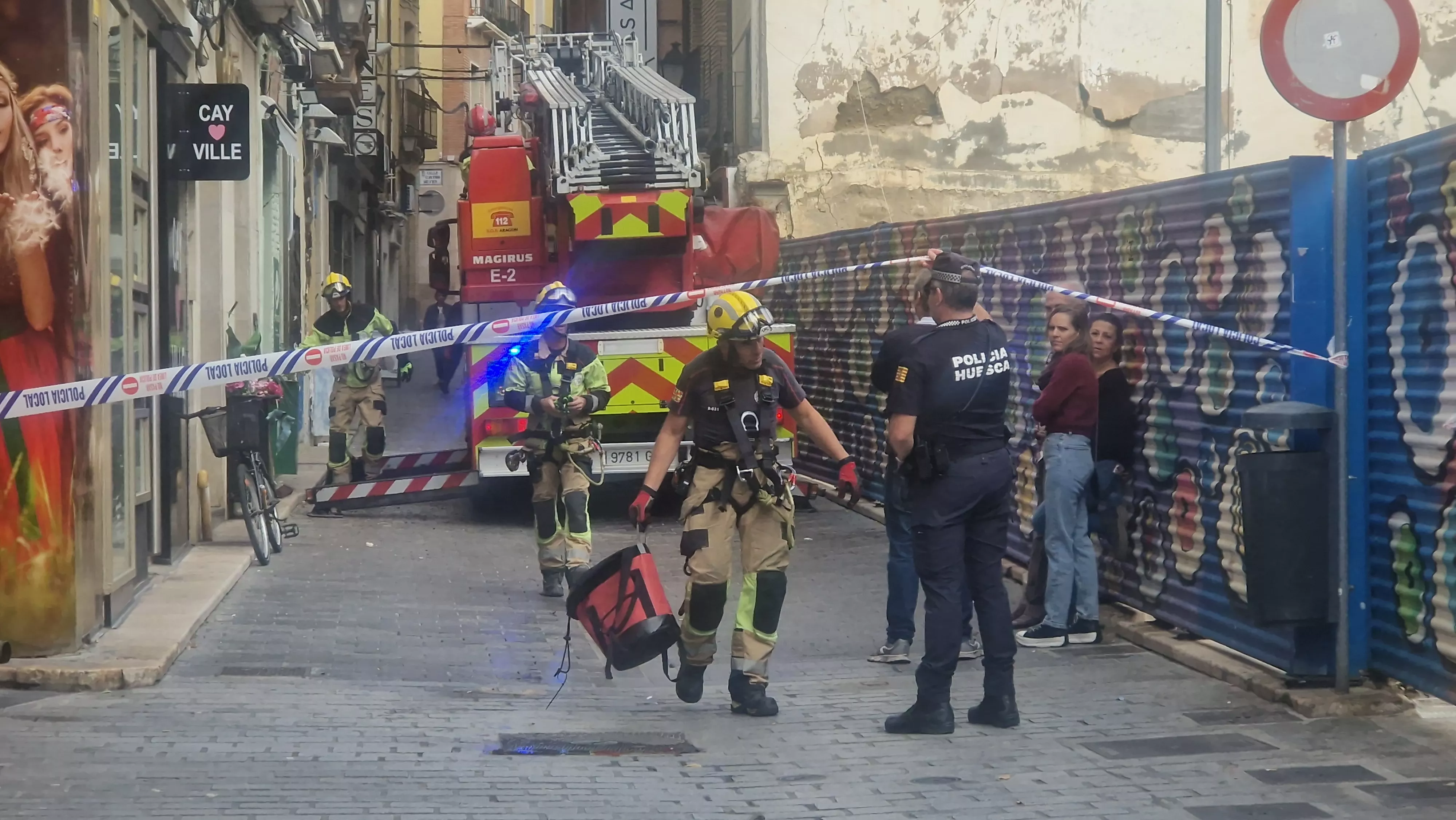 Actuación de los Bomberos de Huesca. Foto Myriam Martínez