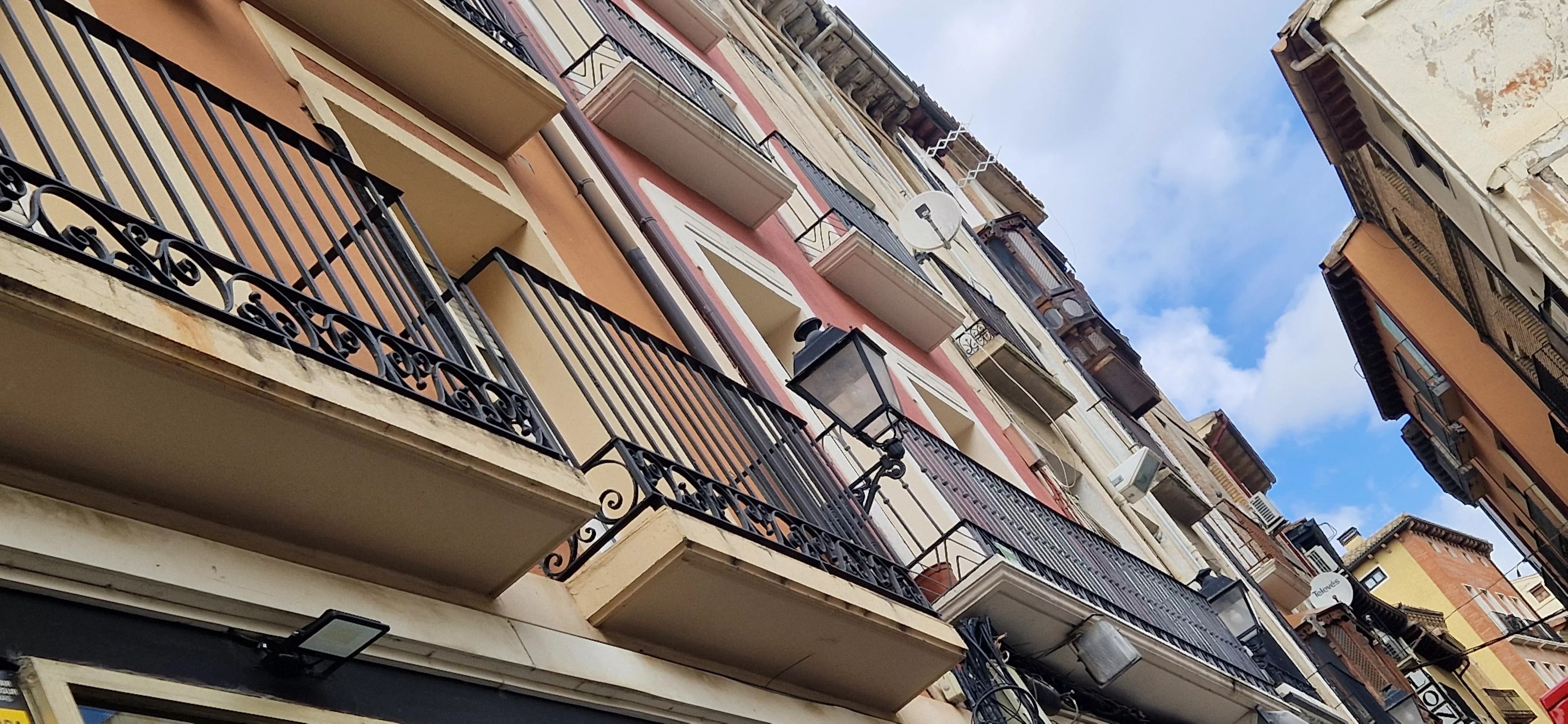 Los Bomberos de Huesca en la calle Ramiro el Monje. Foto Myriam Martínez