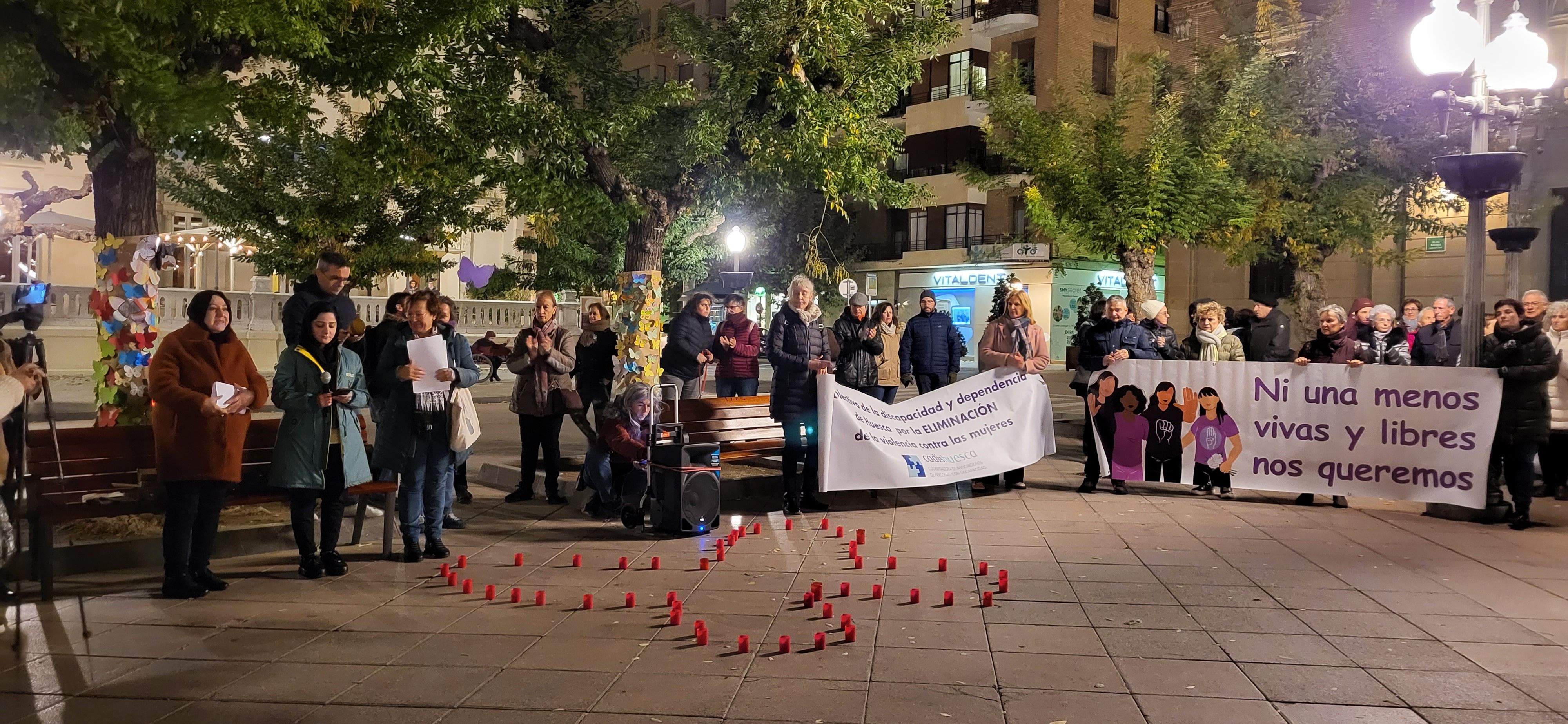 Concentración por el fin de la violencia contra las mujeres en Huesca