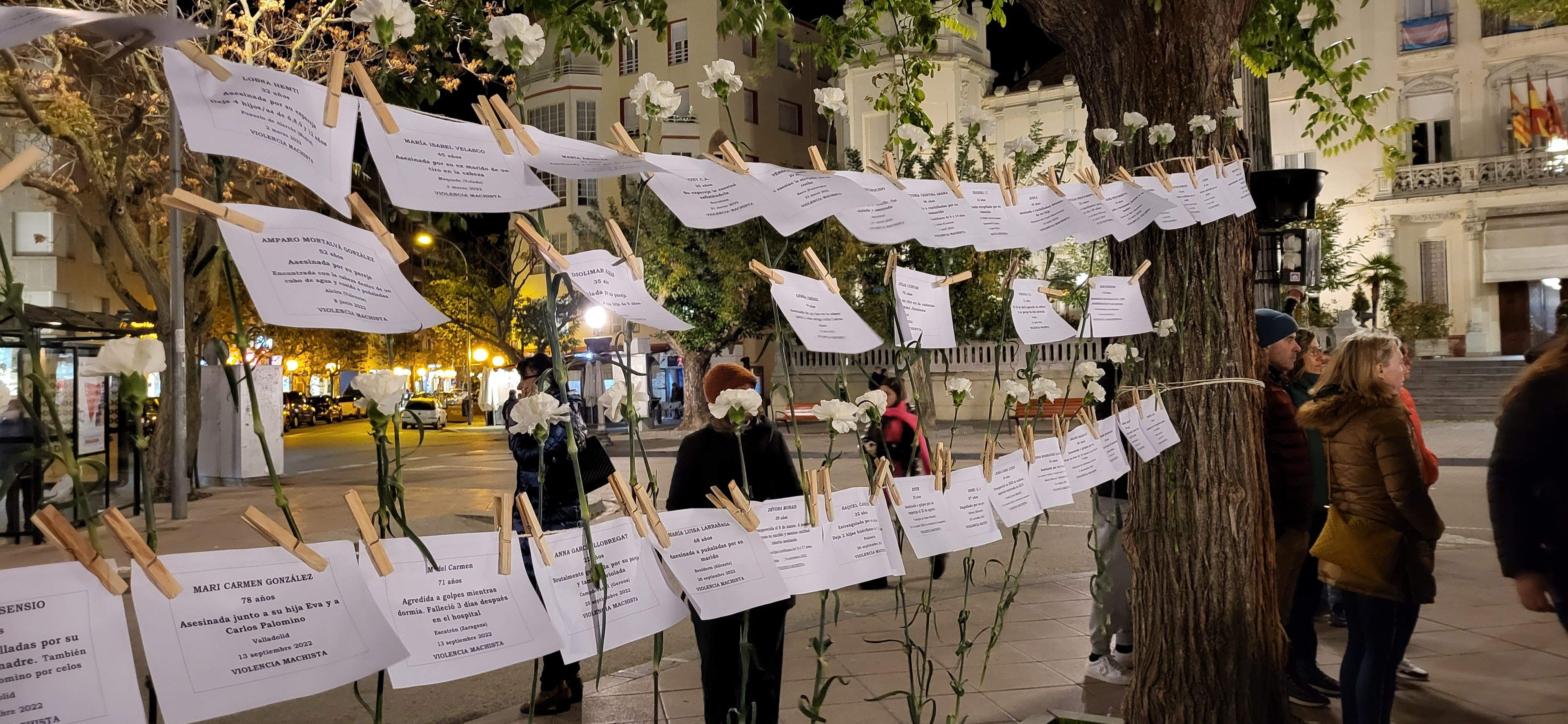 Concentración por el fin de la violencia contra las mujeres en Huesca