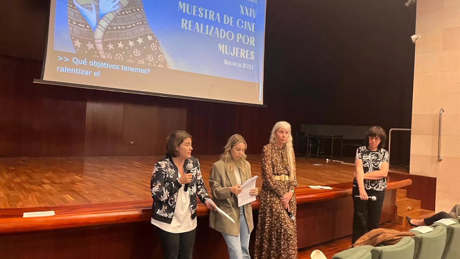Zaida Oliván y Nekane Rosa, de Alzhéimer Huesca, Marta Peña y Chus Fenero. Foto Mercedes Manterola