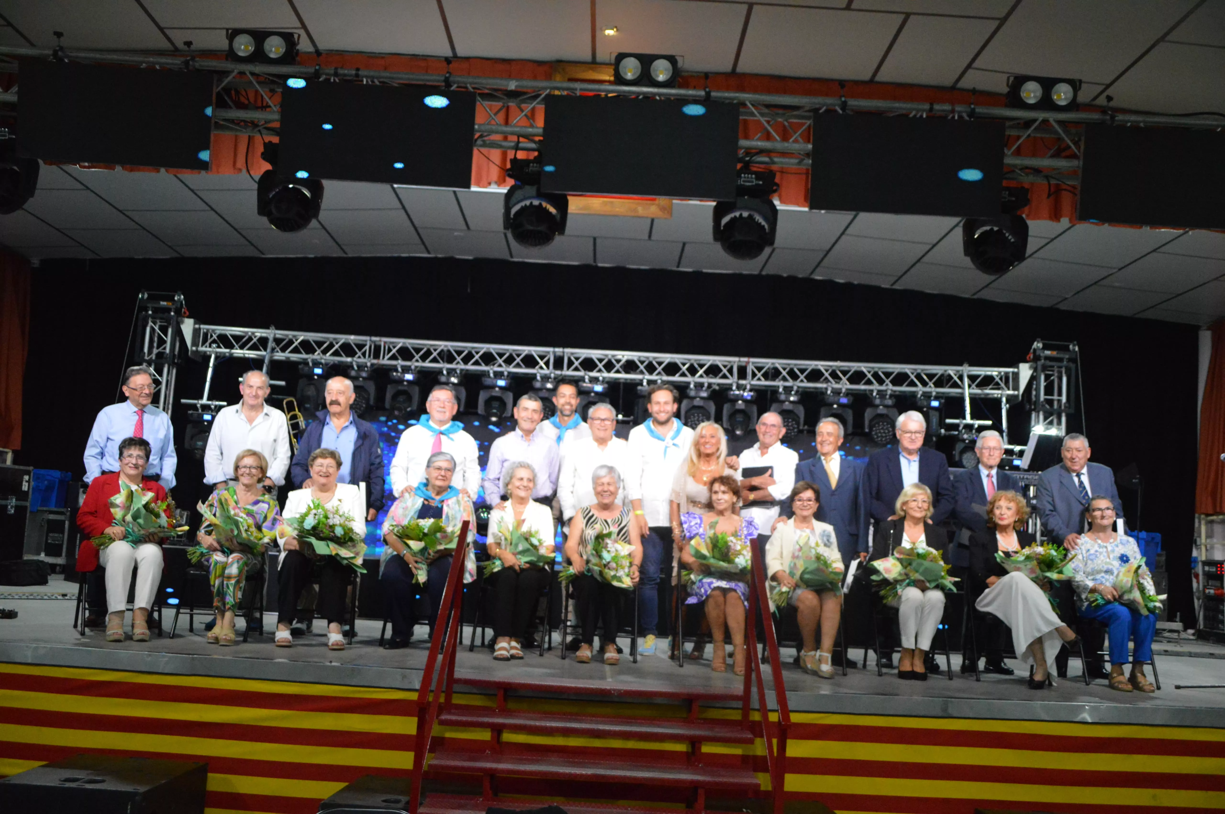 Monzón rinde homenaje a once parejas por sus bodas de oro.