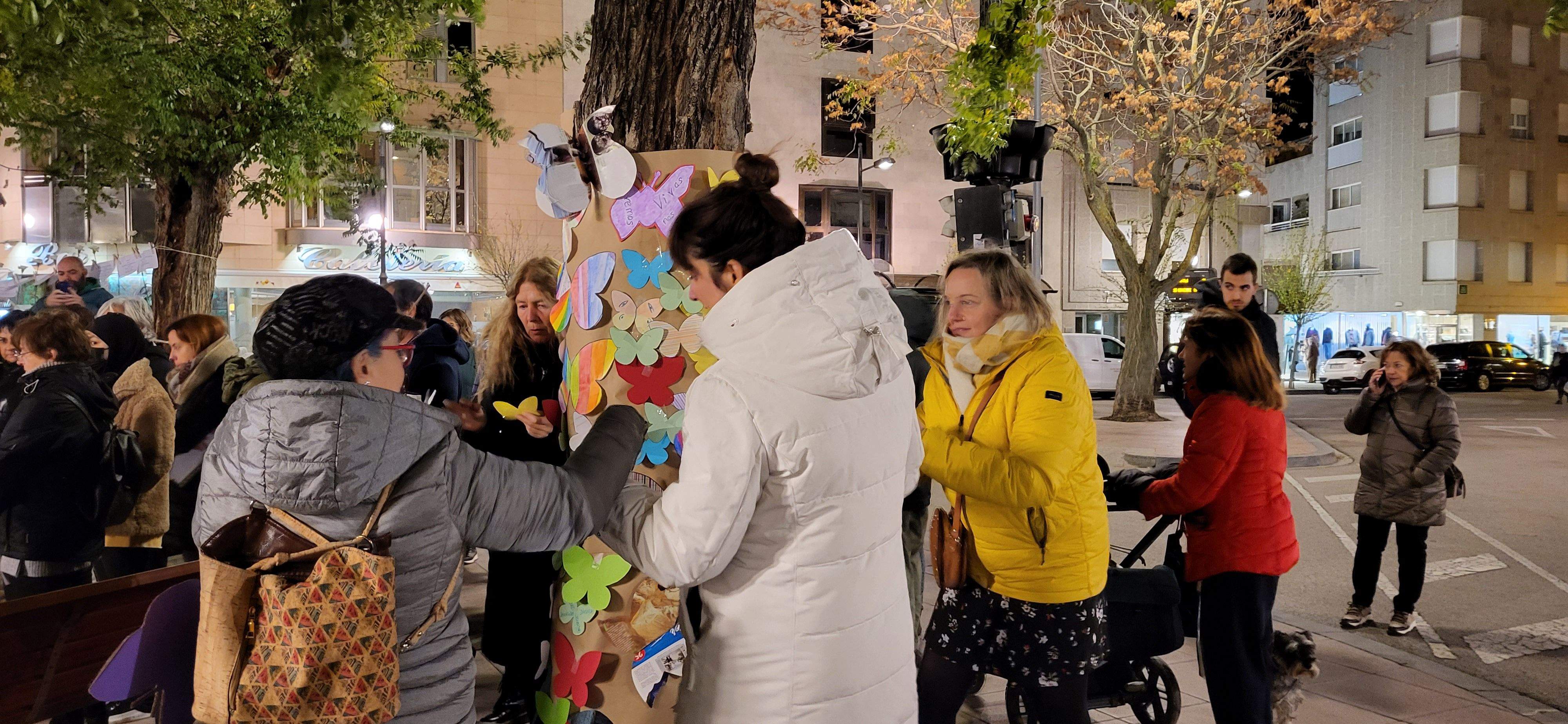 Concentración por el fin de la violencia contra las mujeres en Huesca