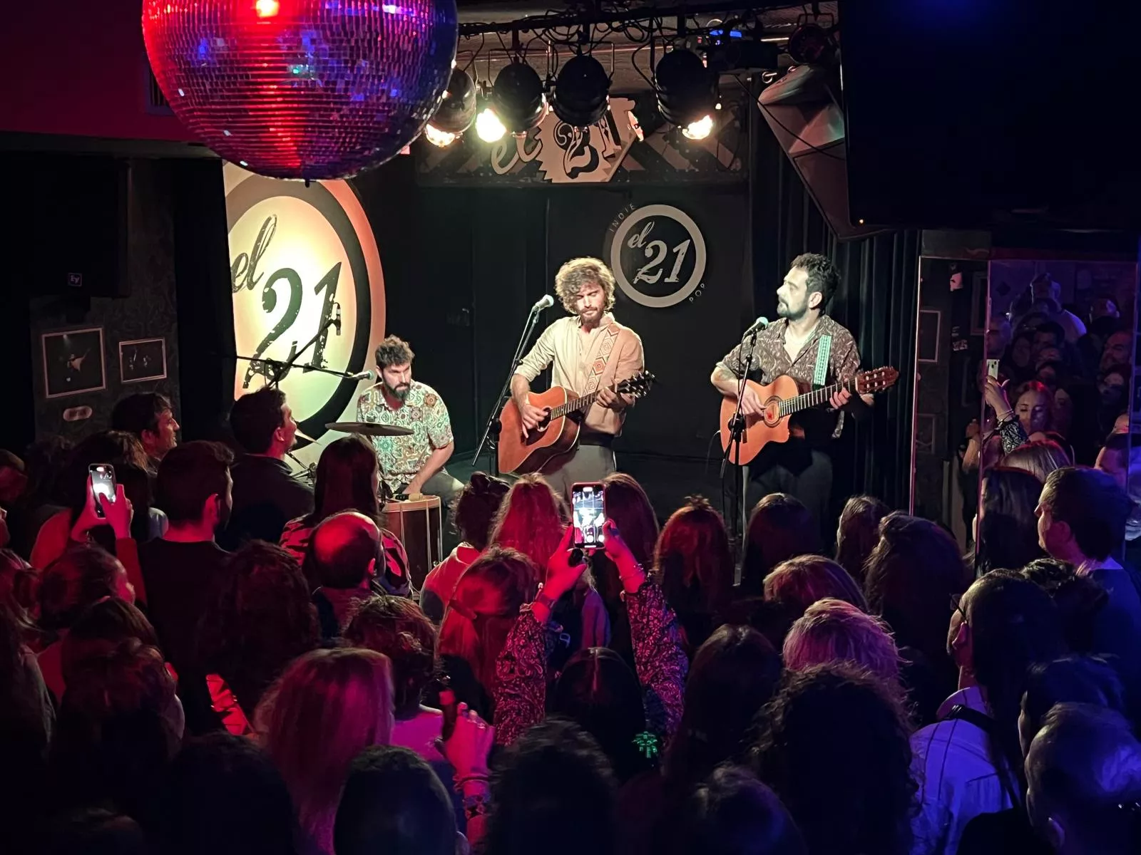 Actuación en El Veintiuno de Huesca.