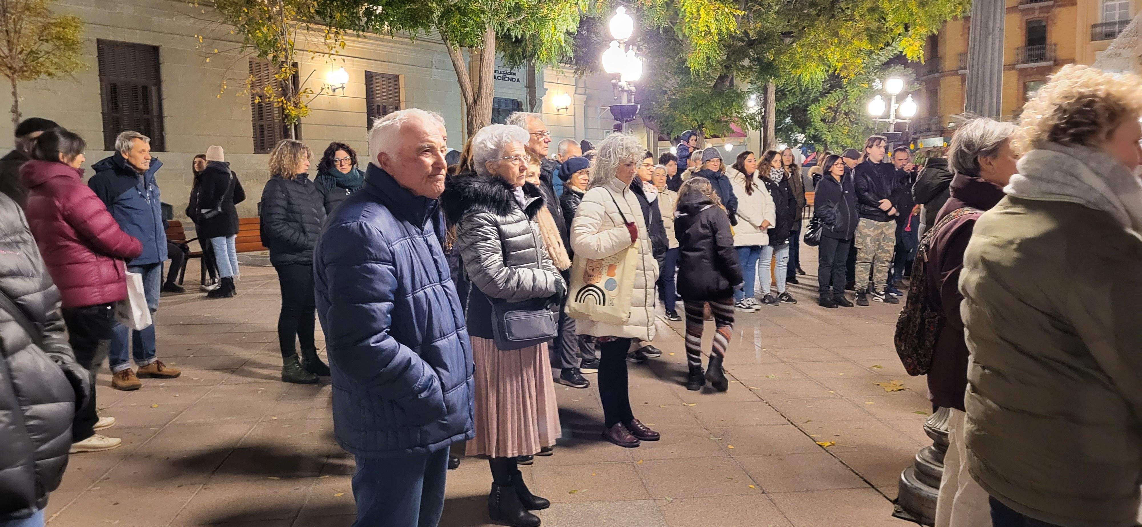 Concentración por el fin de la violencia contra las mujeres en Huesca