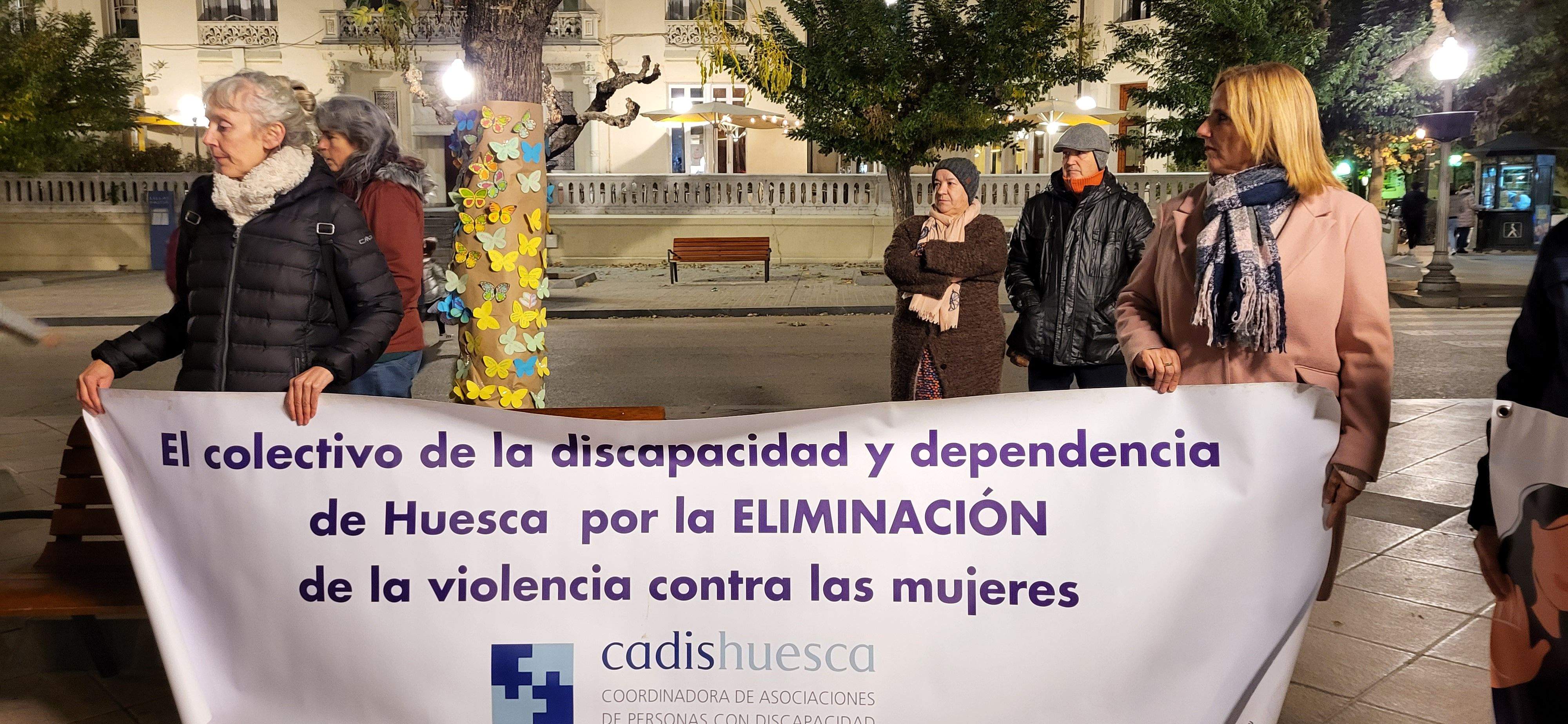 Concentración por el fin de la violencia contra las mujeres en Huesca