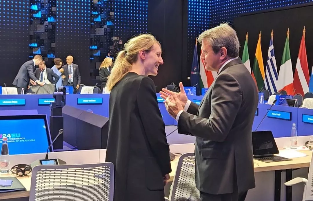 José Antonio Santano ha trasladado a Aude Charrier la necesidad de celeridad para reabrir el Somport.