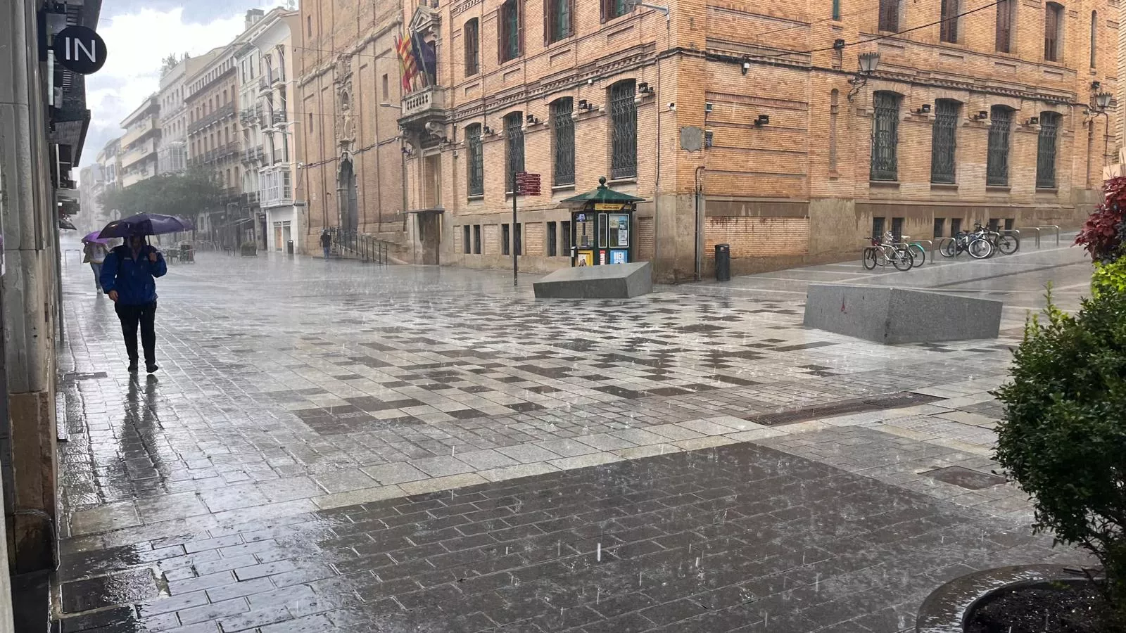 Imagen de las últimas lluvias en la ciudad de Huesca.