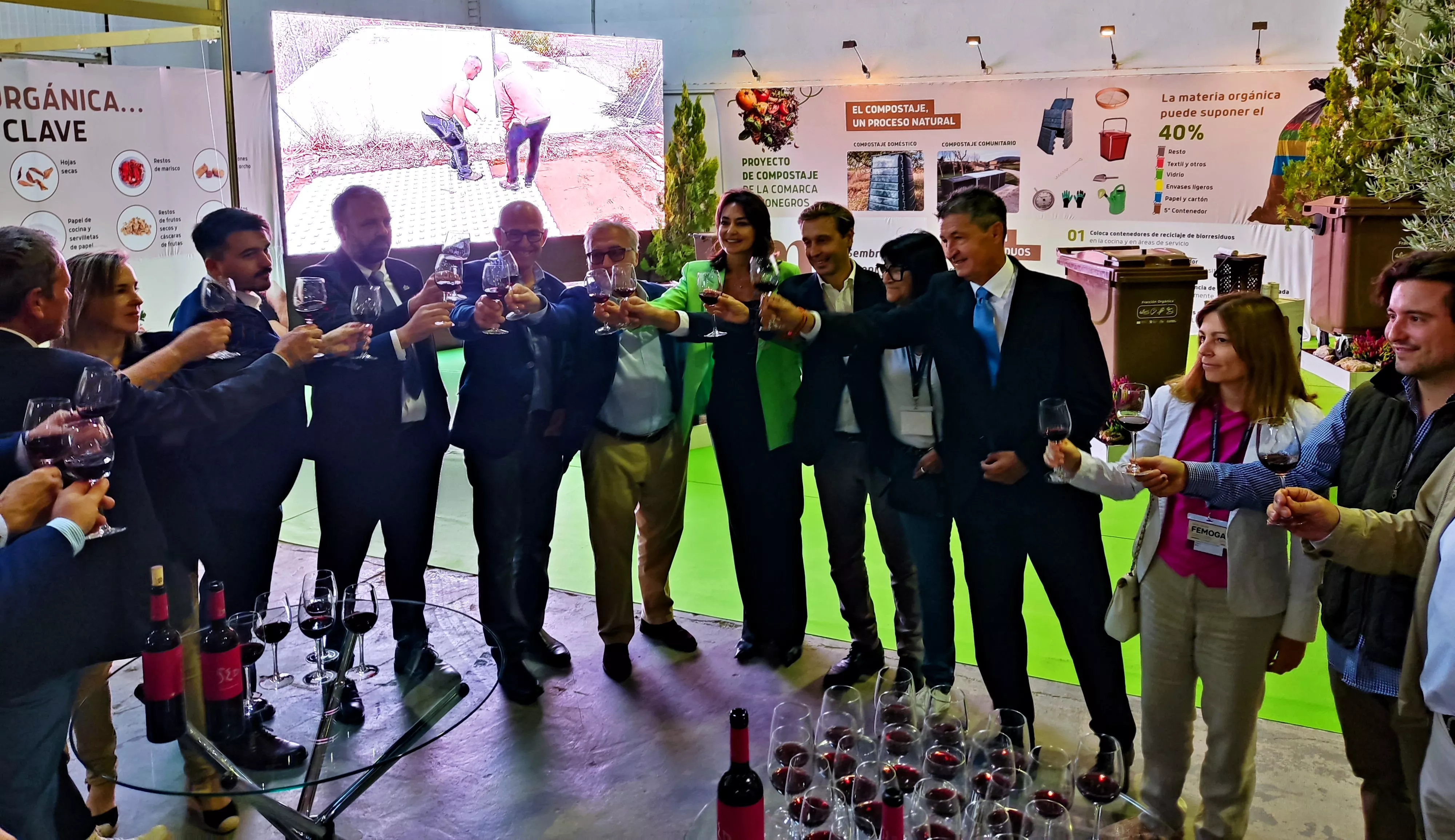 Autoridades brindan con el Vino del Desierto en la inauguración de Femoga