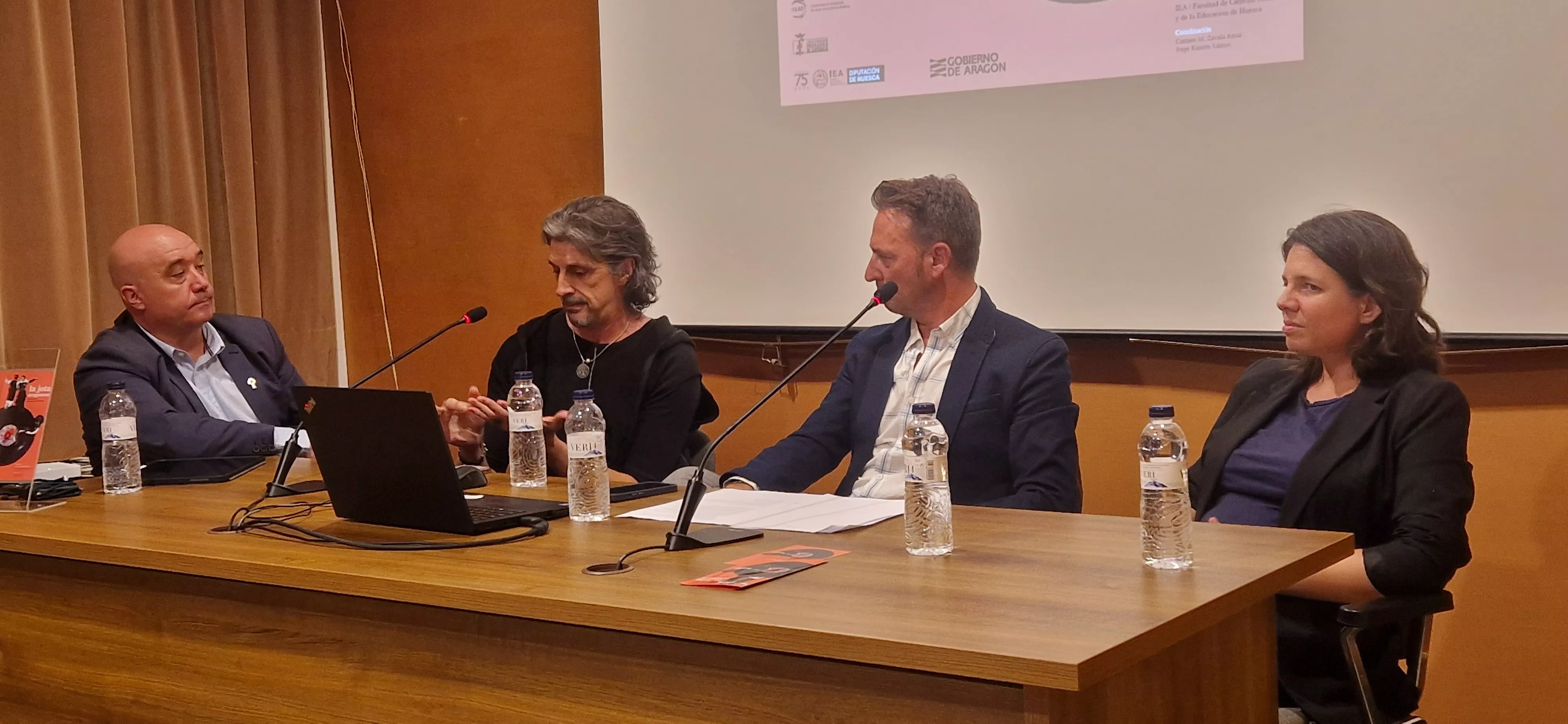 Javier Badules, Miguel Ángel Berna, Roberto Ciria y Marta Vela, en la mesa debate de las Jornadas sobre la Jota Aragonesa. Foto Myriam Martínez