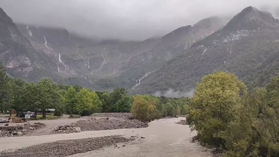 El Cinca en Pineta tras las nuevas intensas precipitaciones de este sábado en Huesca.