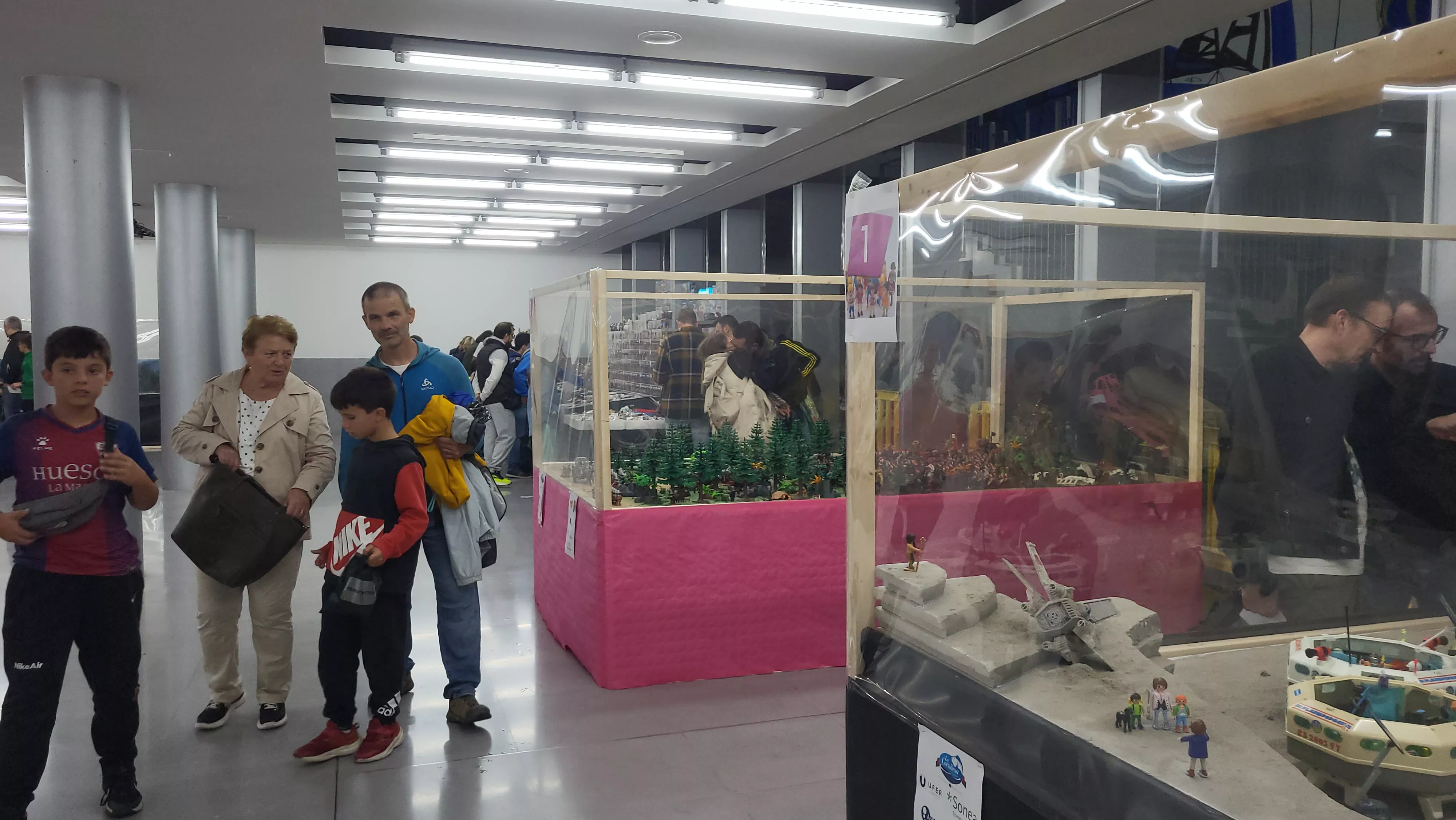 Exposición solidaria Playmobil en Huesca por la investigación del cáncer infantil. Foto Mercedes Manterola