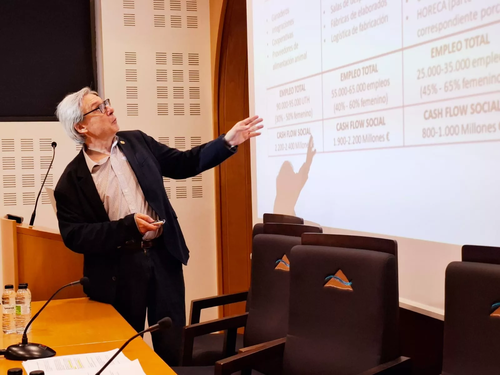 Segunda jornada de Femoga pasada por agua. Jornada del porcino de Asaja