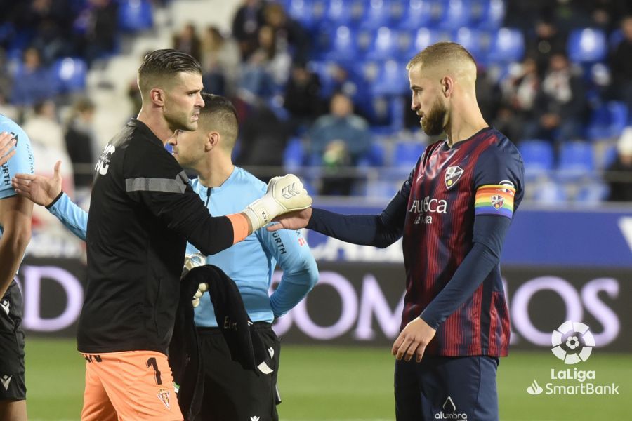 Imágenes del partido entre el Huesca y el Sporting. Foto La Liga