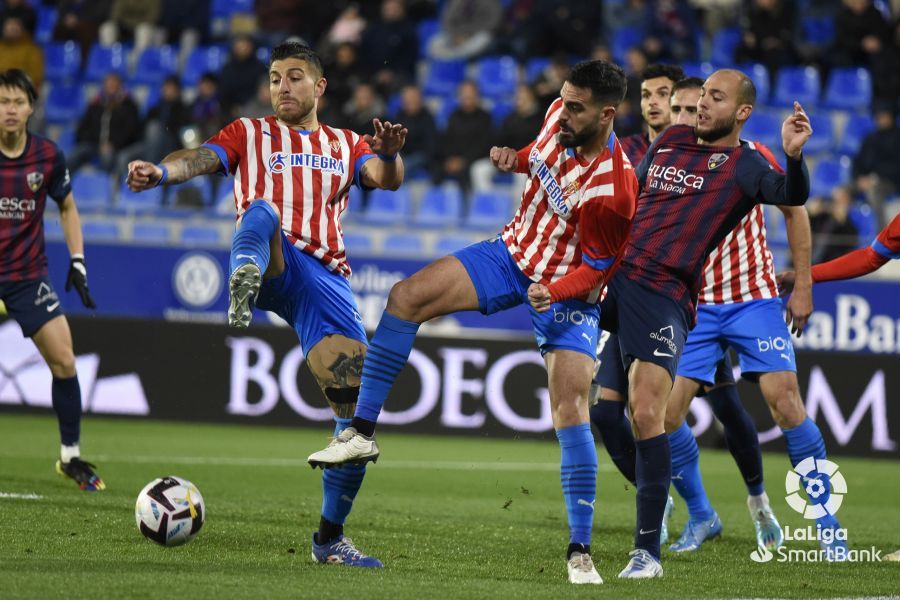 Imágenes del partido entre el Huesca y el Sporting. Foto La Liga