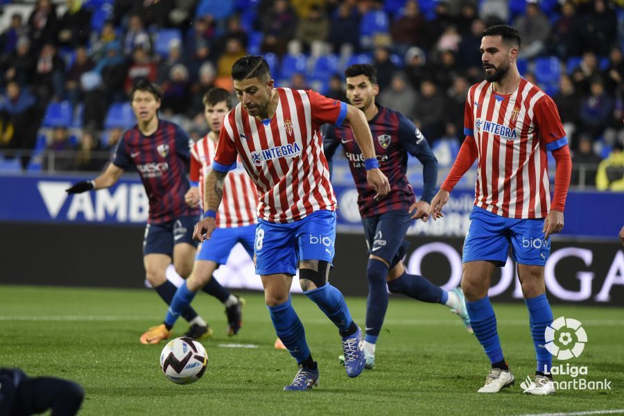 Imágenes del partido entre el Huesca y el Sporting. Foto La Liga