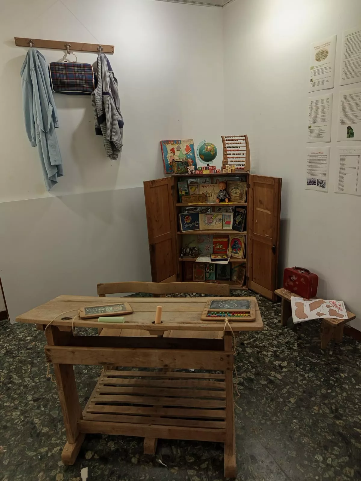 Exposición de la historia educativa de Ayerbe.