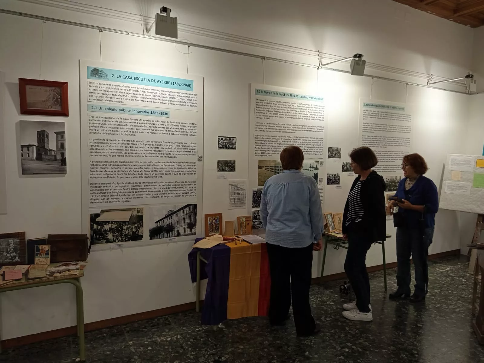 Exposición de la historia educativa de Ayerbe.