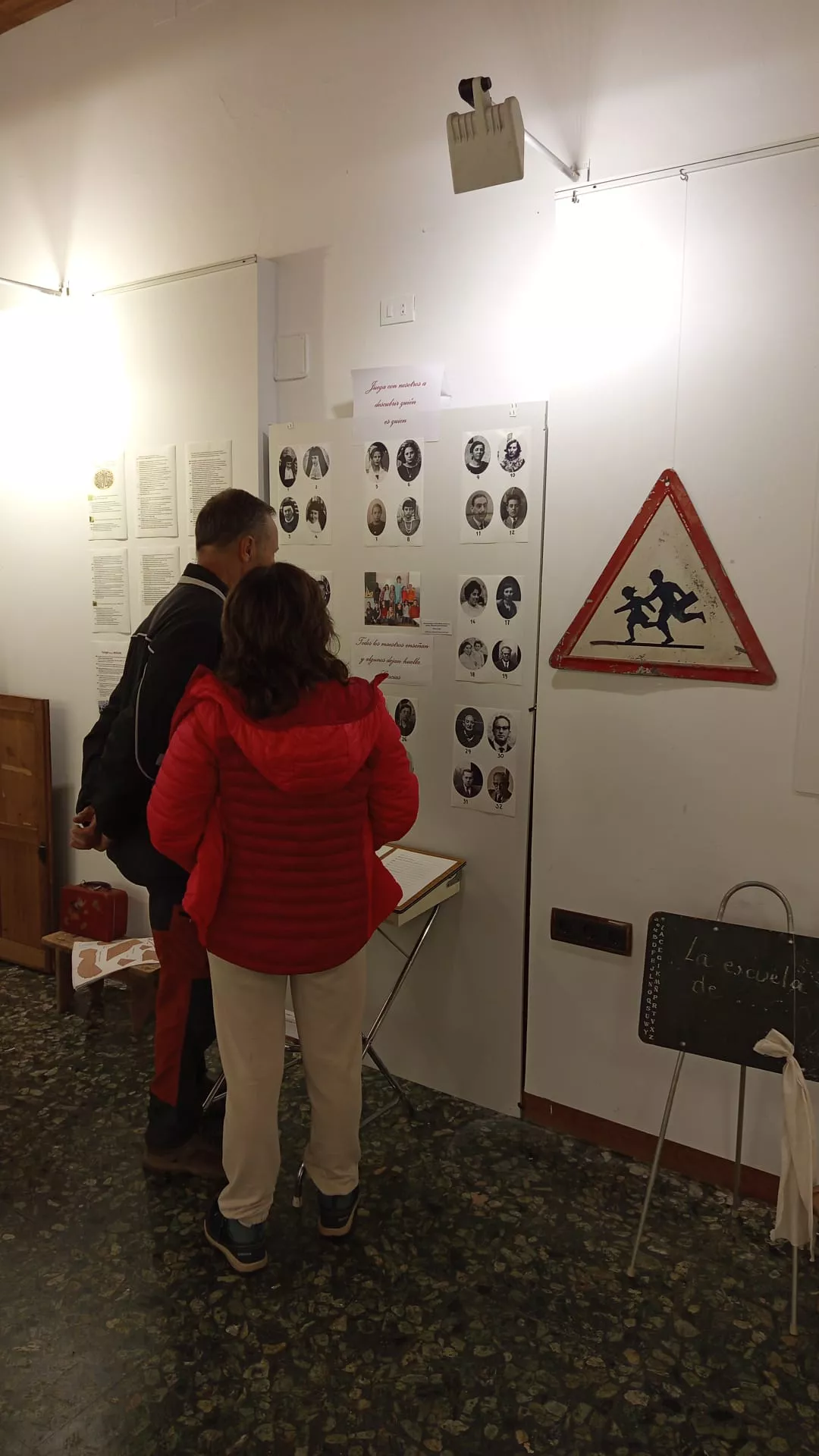 Exposición de la historia educativa de Ayerbe.
