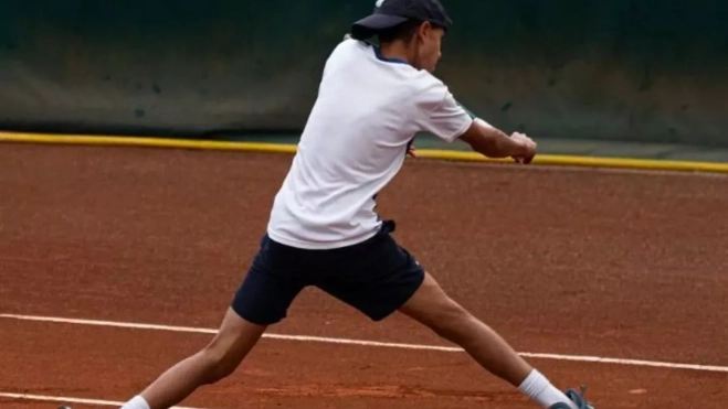 Revés de espaldas de Gonzalo Corrales Revés de espaldas de Gonzalo Corrales