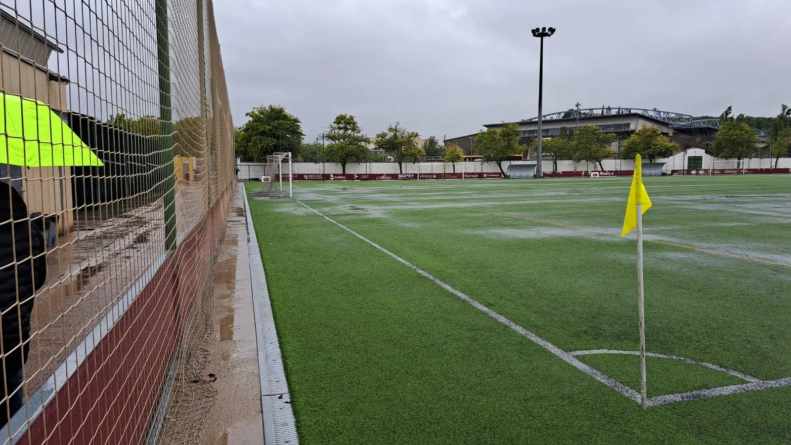 Imágenes del Complejo Deportivo de San Jorge, afectado por el agua de lluvia