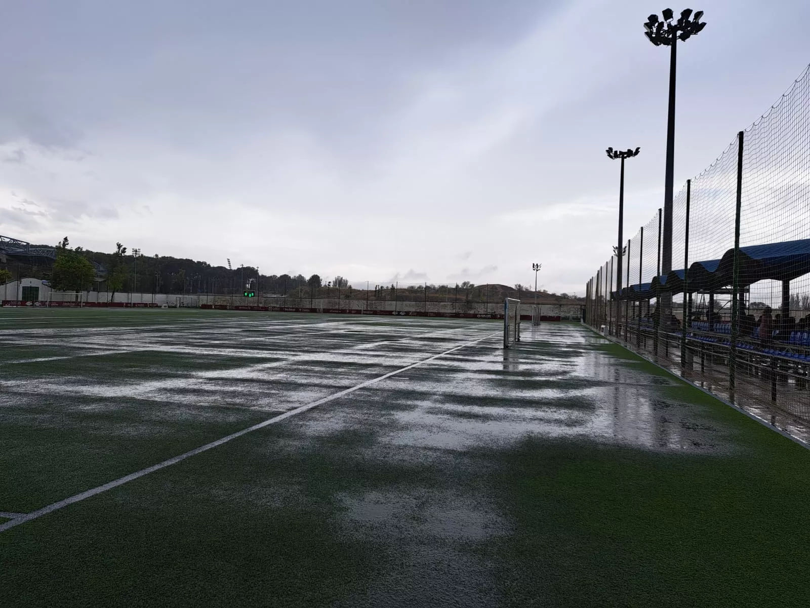 Imágenes del Complejo Deportivo de San Jorge, afectado por el agua de lluvia