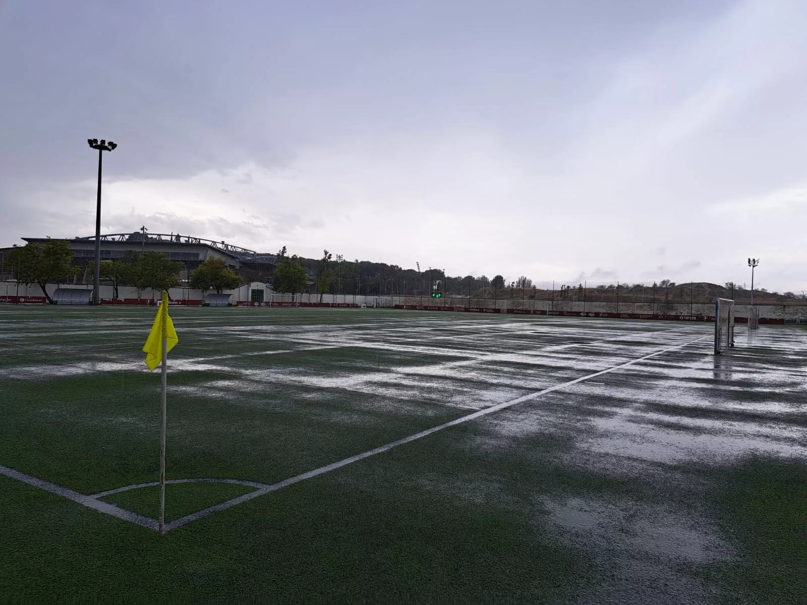 Imágenes del Complejo Deportivo de San Jorge, afectado por el agua de lluvia