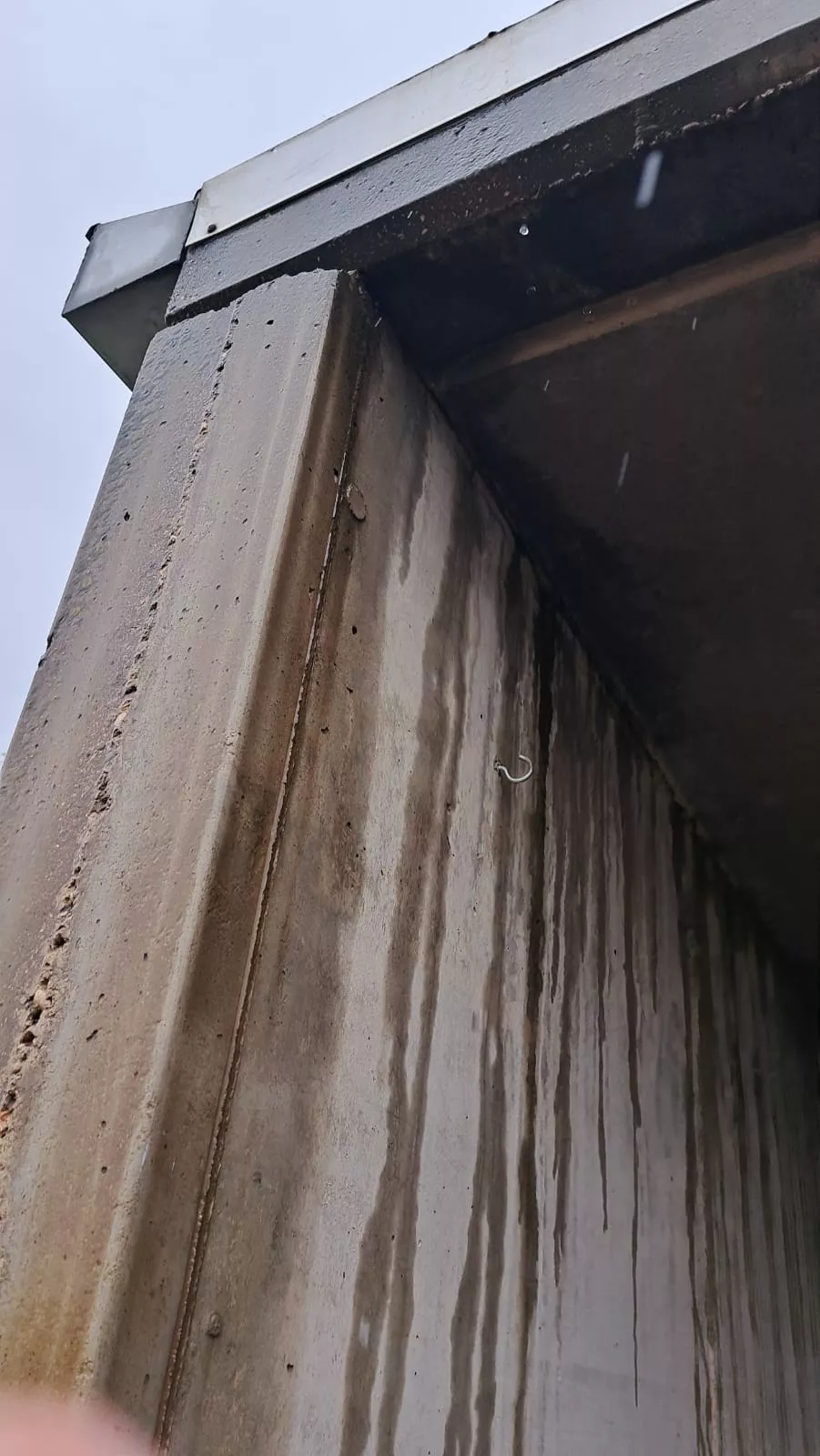 Imágenes del Complejo Deportivo de San Jorge, afectado por el agua de lluvia