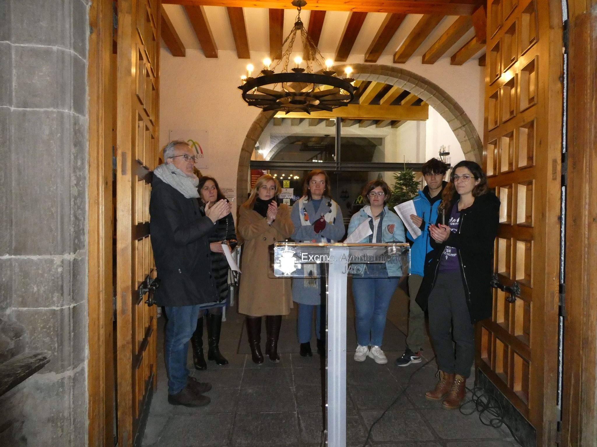 El Ayuntamiento ha acogido en la tarde de este viernes el acto con motivo del 25N