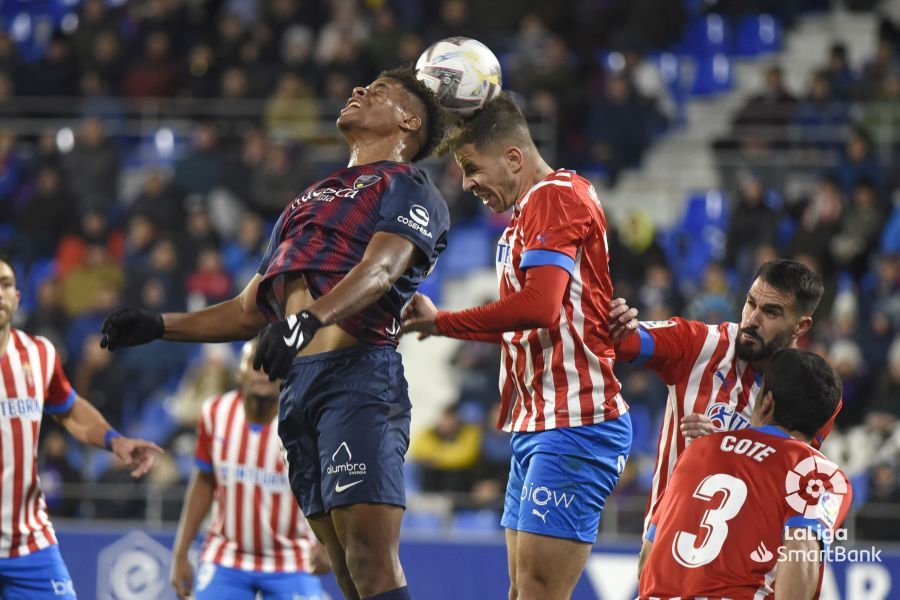 Imágenes del partido entre el Huesca y el Sporting. Foto La Liga