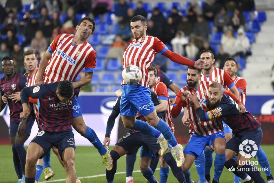 Imágenes del partido entre el Huesca y el Sporting. Foto La Liga