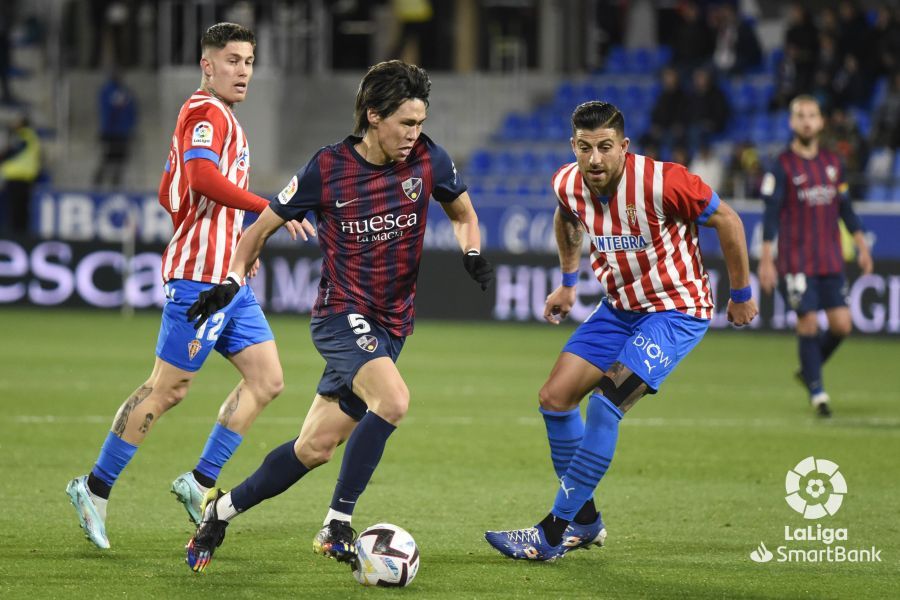 Imágenes del partido entre el Huesca y el Sporting. Foto La Liga
