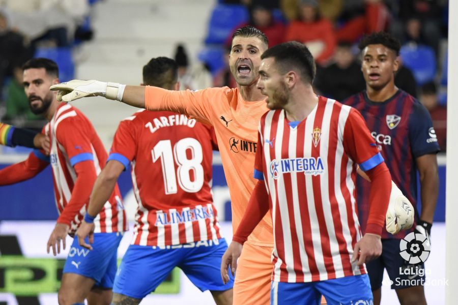 Imágenes del partido entre el Huesca y el Sporting. Foto La Liga