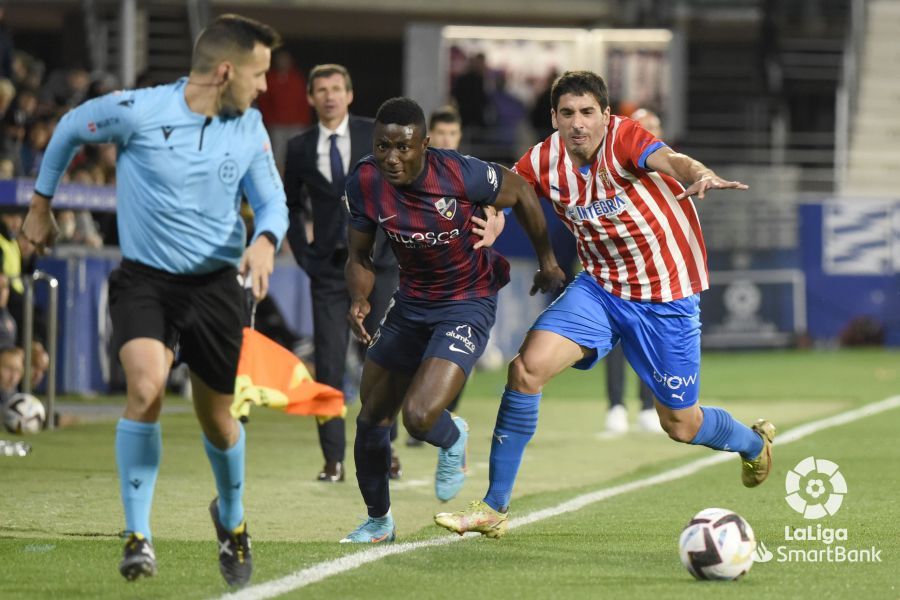 Imágenes del partido entre el Huesca y el Sporting. Foto La Liga