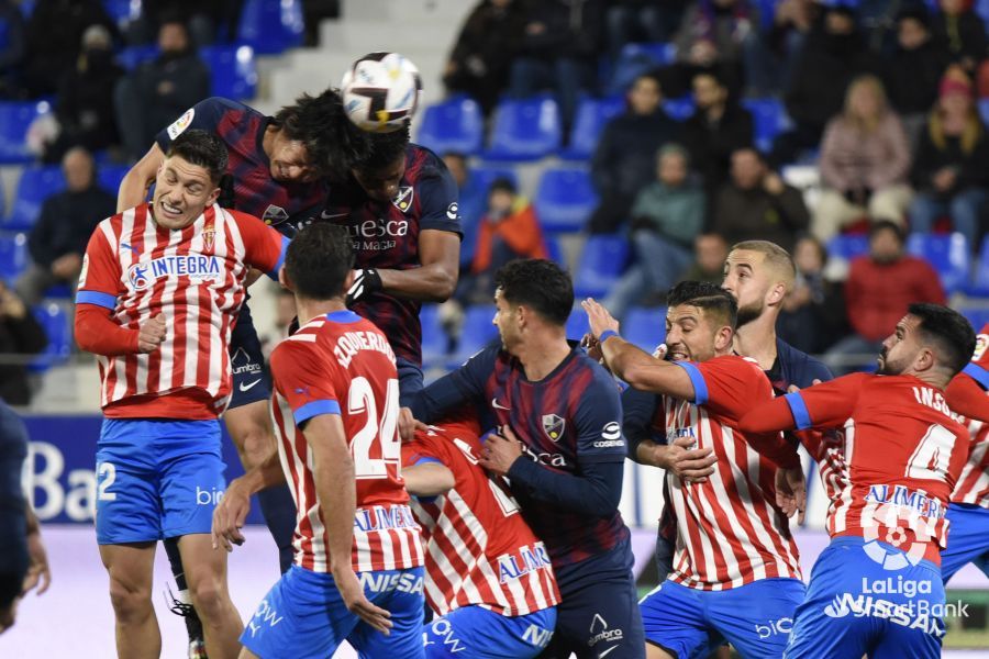 Imágenes del partido entre el Huesca y el Sporting. Foto La Liga