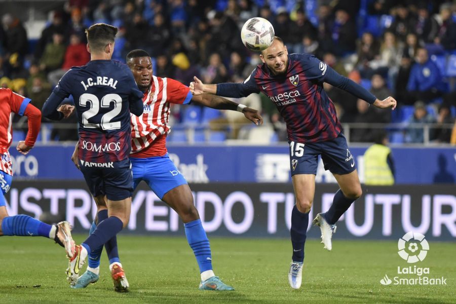 Imágenes del partido entre el Huesca y el Sporting. Foto La Liga