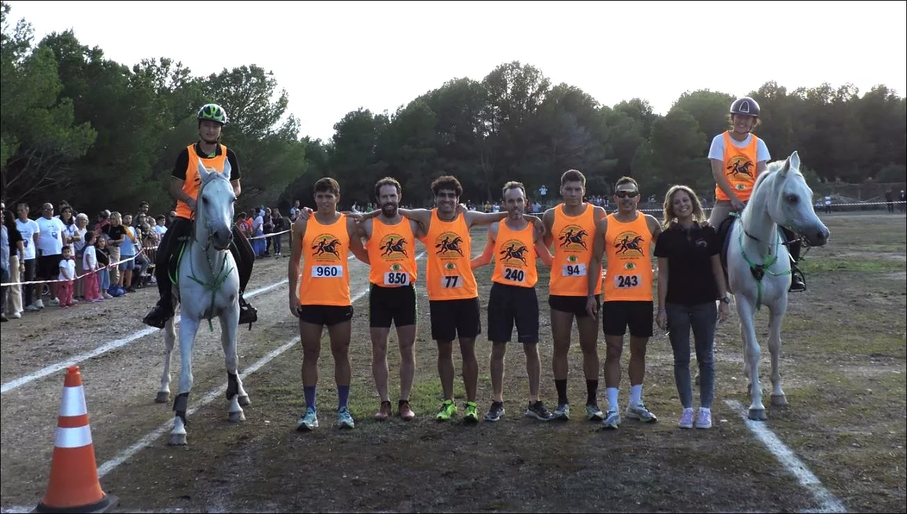 Desafío Alcaldesa con corredores y amazonas antes de la carrera 