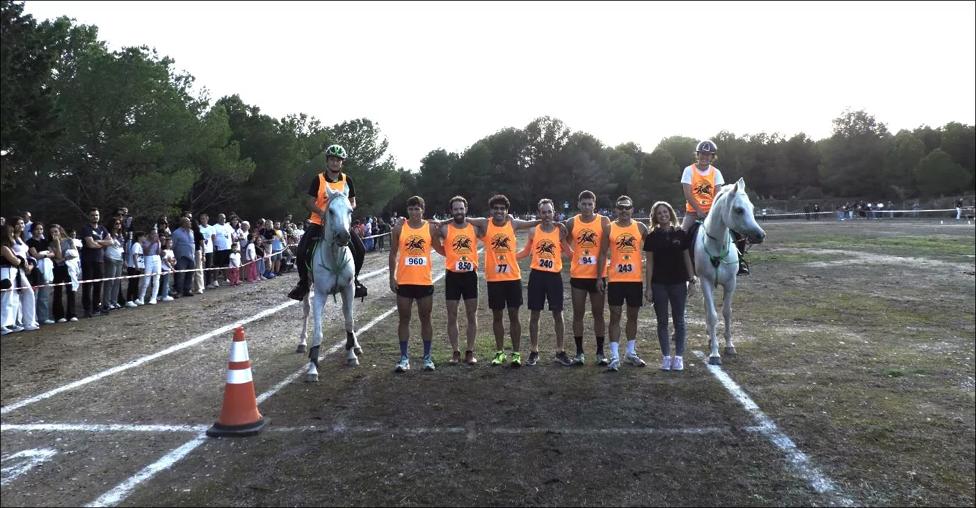 Desafío Alcaldesa con corredores y amazonas antes de la carrera 