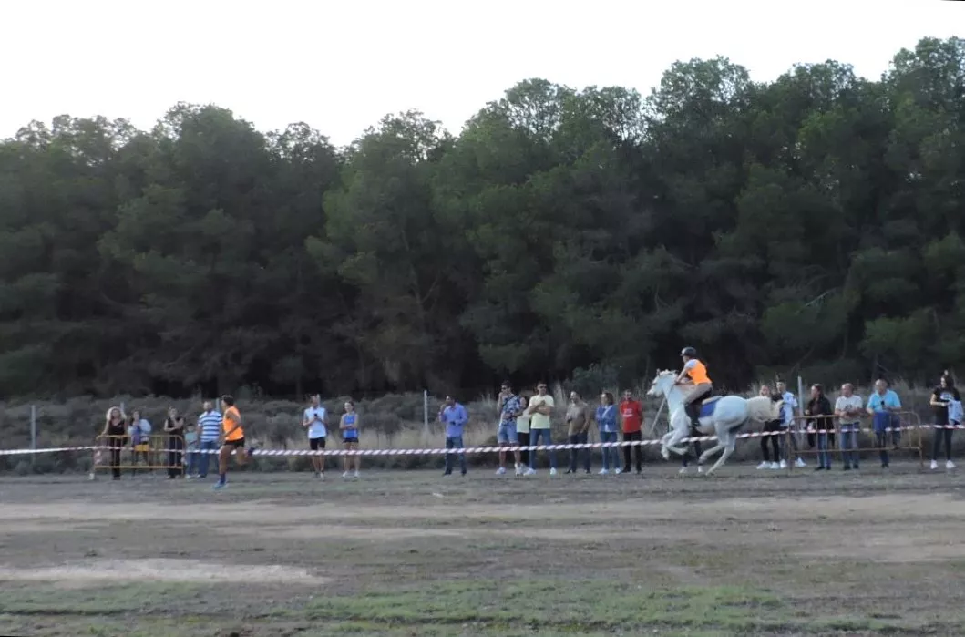 Desafío En la cuarta vuelta, el atleta recupera la cabeza