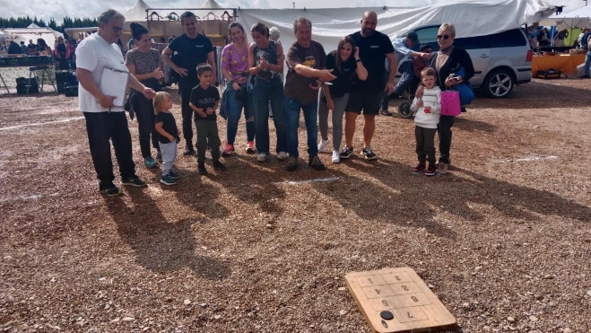 Juegos tradicionales en Ayerbe, siete y medio. Juegos tradicionales en Ayerbe, siete y medio.