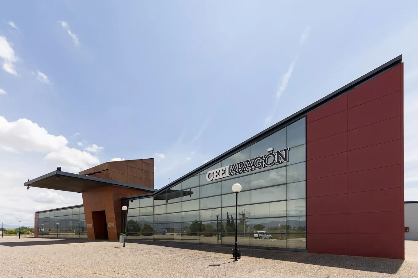 Edificio del CEEIAragón que cerrará sus puertas y trasladará sus funciones a Walqa